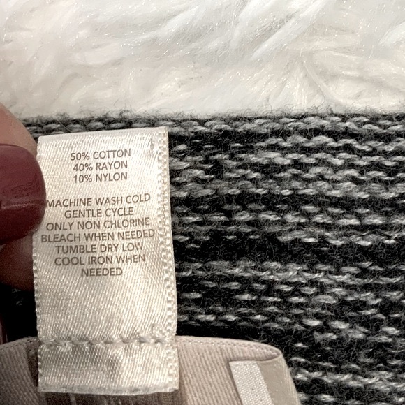 Loft Women’s Gray and Black Sweater Skirt - Picture 5 of 6